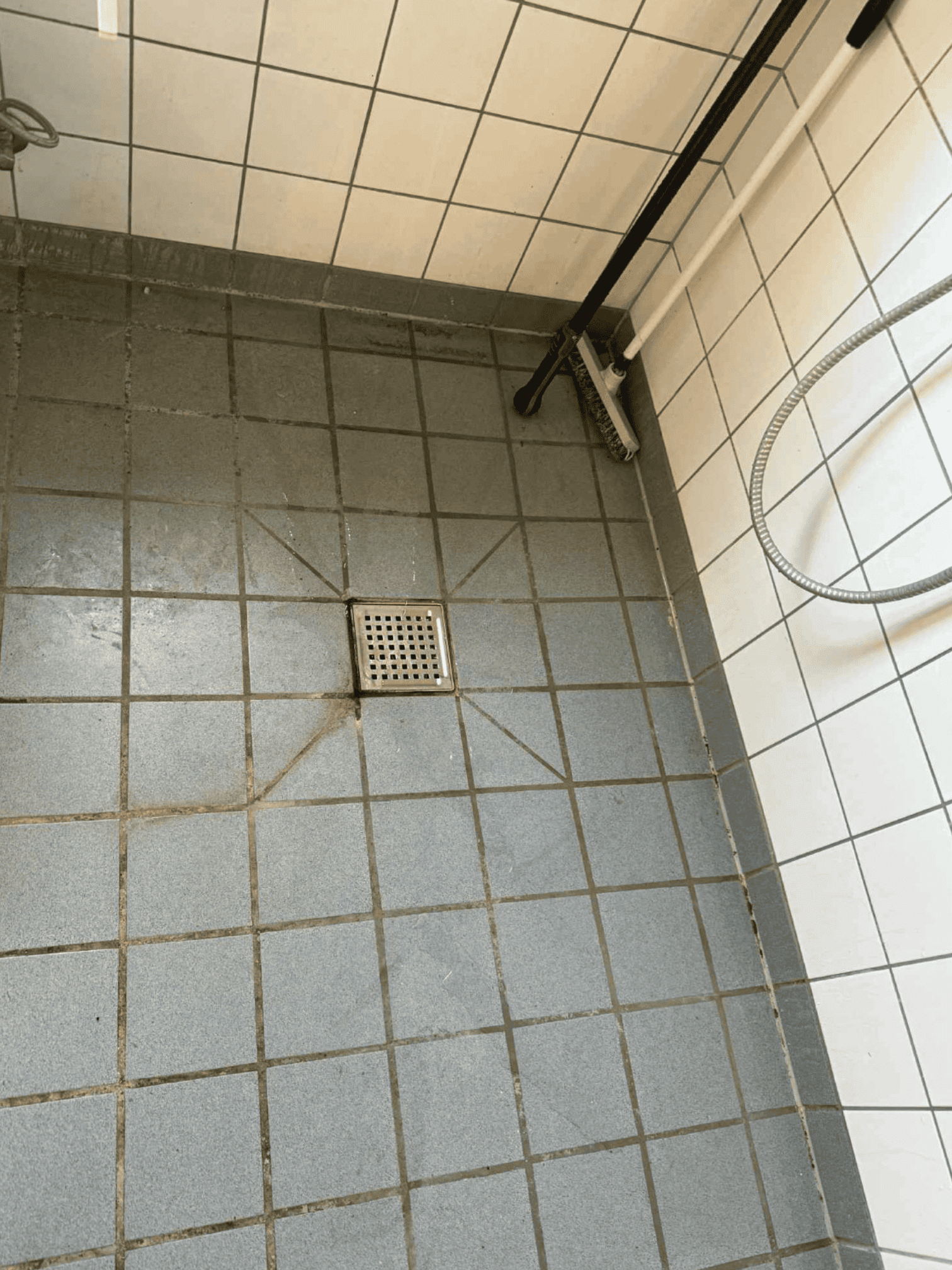 Badeværelse før rengøring